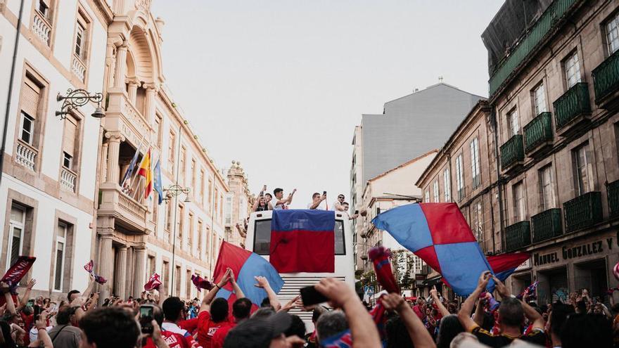 La UD Ourense celebra el ascenso con su ciudad