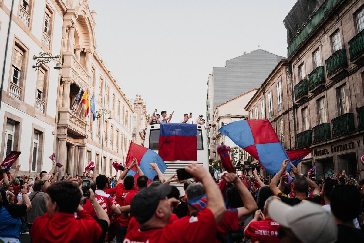 La UD Ourense celebra el ascenso con su ciudad