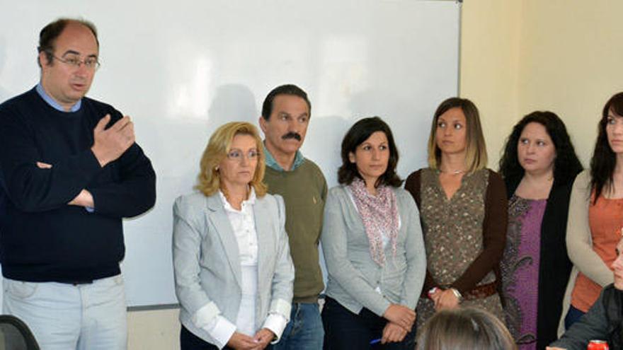 Inicio de la escuela-taller Estepona Eco-tradicional, a la que han asistido el concejal del área Económica, Manuel Aguilar, y el edil adscrito a la misma, José Antonio Vílchez.