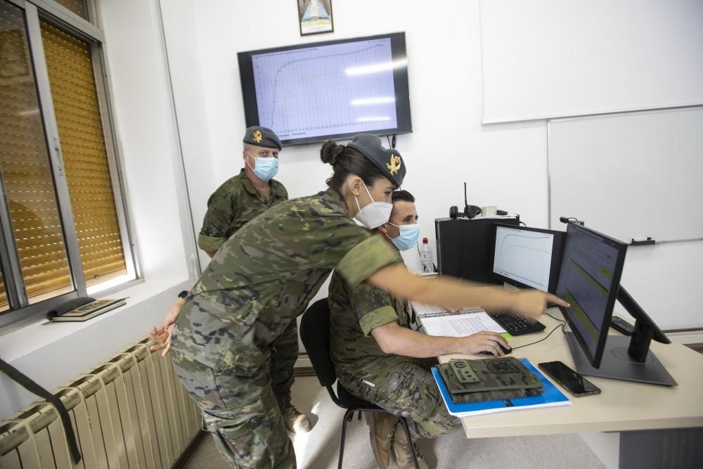 Así trabajan los rastreadores del Covid del ejército en el cuartel del Cabo Noval