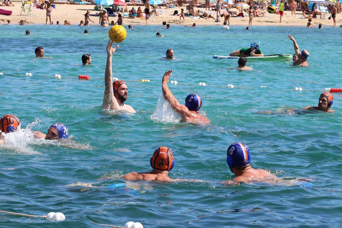 Imágenes de la jornada de fase de grupos del Beach Polo Sant Josep celebrado en Port des Torrent