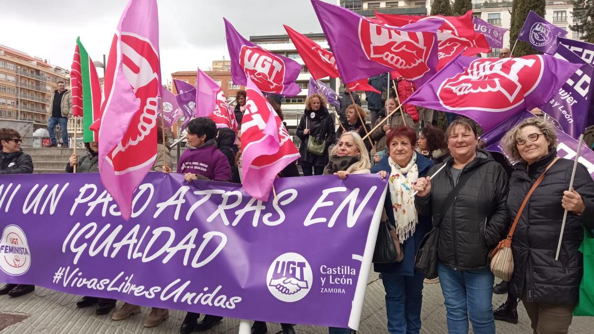 01 PSOE Zamora. Concentración UGT CCOO Día Internacional Mujer 8M2023   copia