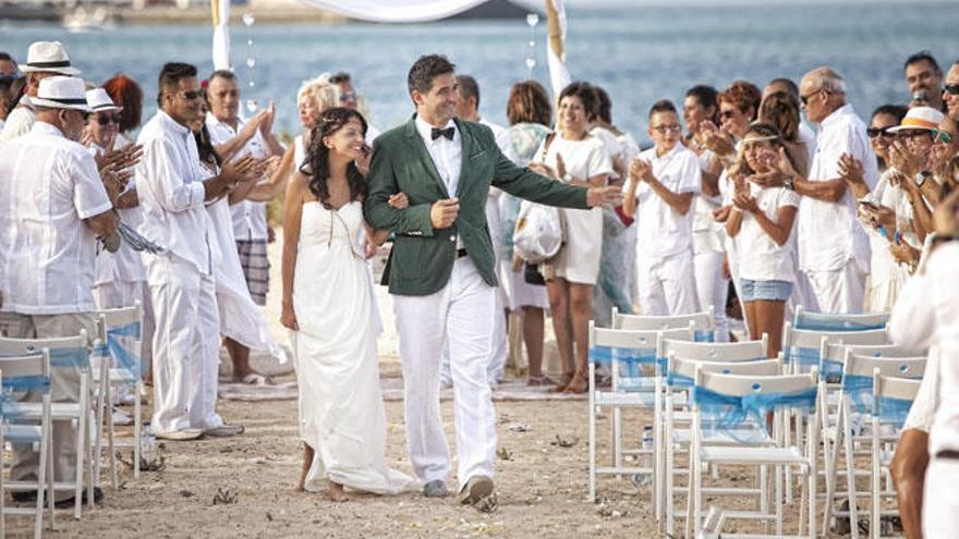 Boda con arte en la playa majorera de Waikiki