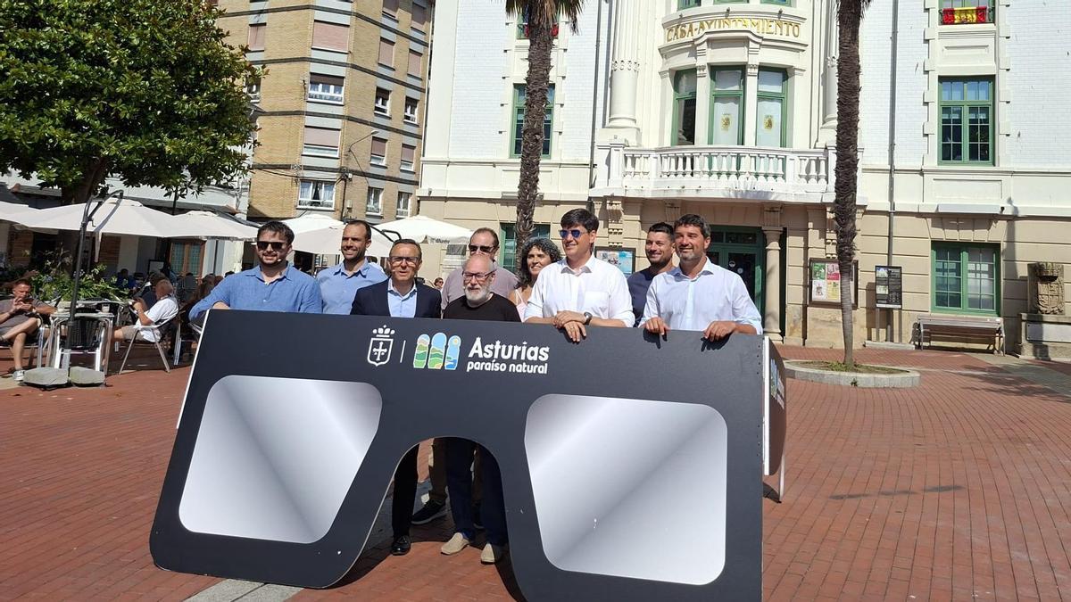 Los oftalmólogos alertan en Luarca sobre el riesgo de observar el eclipse sin protección: "Podría haber una epidemia de daño retiniano"