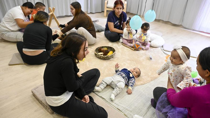 La Fundación «la Caixa» crea una  red de espacios de crianza para familias en situación de pobreza