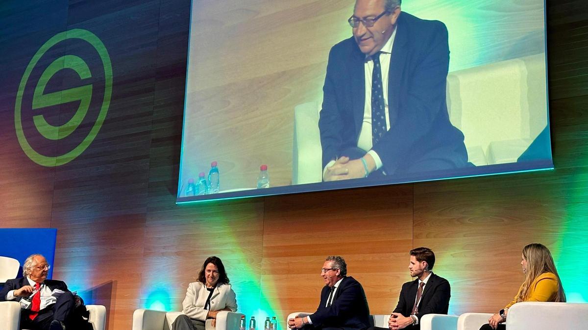 Toni Pérez reivindica en Córdoba el peso de los municipios de menor población en la proyección turística de la Costa Blanca