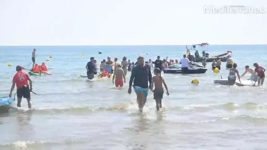 Castelló rompe barreras en el mar: más de 100 personas disfrutan del deporte adaptado