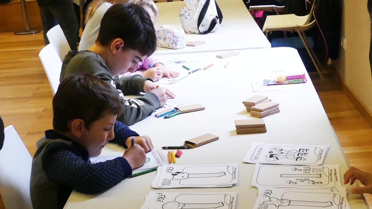 Los niños que coloreen un dispensador podrán llevarse a casa uno de verdad.