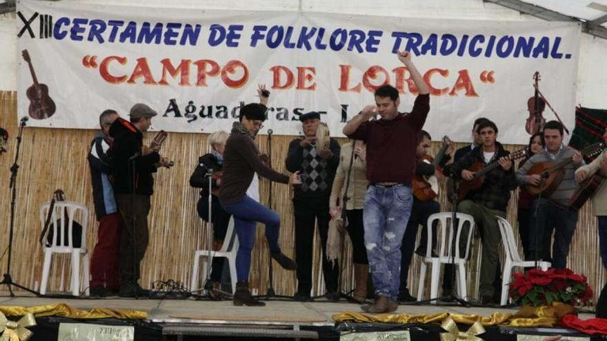 Aguaderas no se rinde a la lluvia y celebra su certamen folclórico