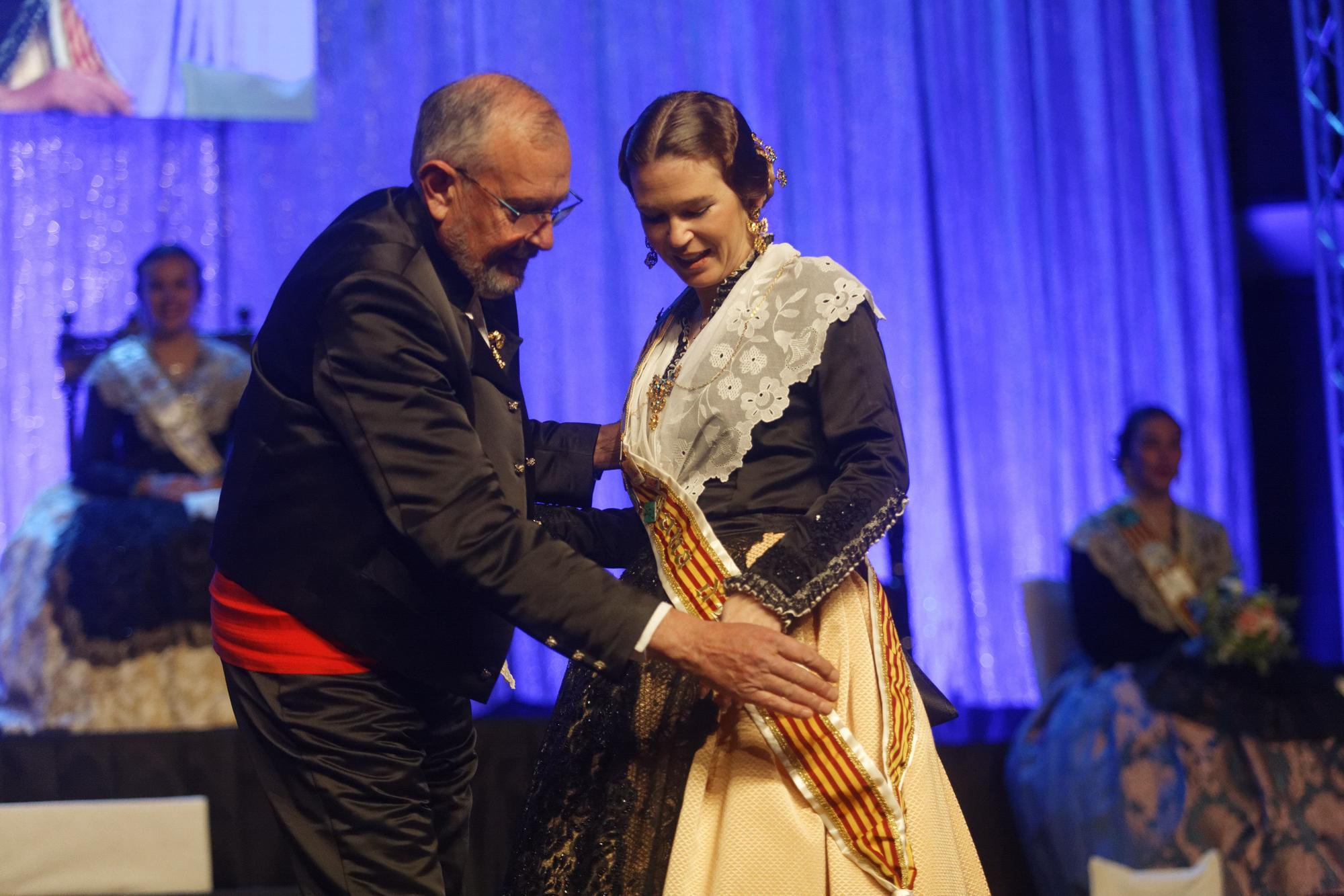 Diana y Lidón suben al trono de Brancal de la Ciutat al son de música y tradición