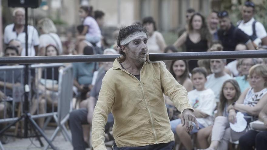 Comença l'espectacle 'Mira't' als Jardins del Casino