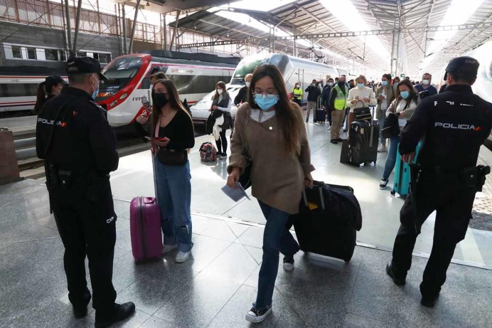 Controles policiales en la estación María Zambrano