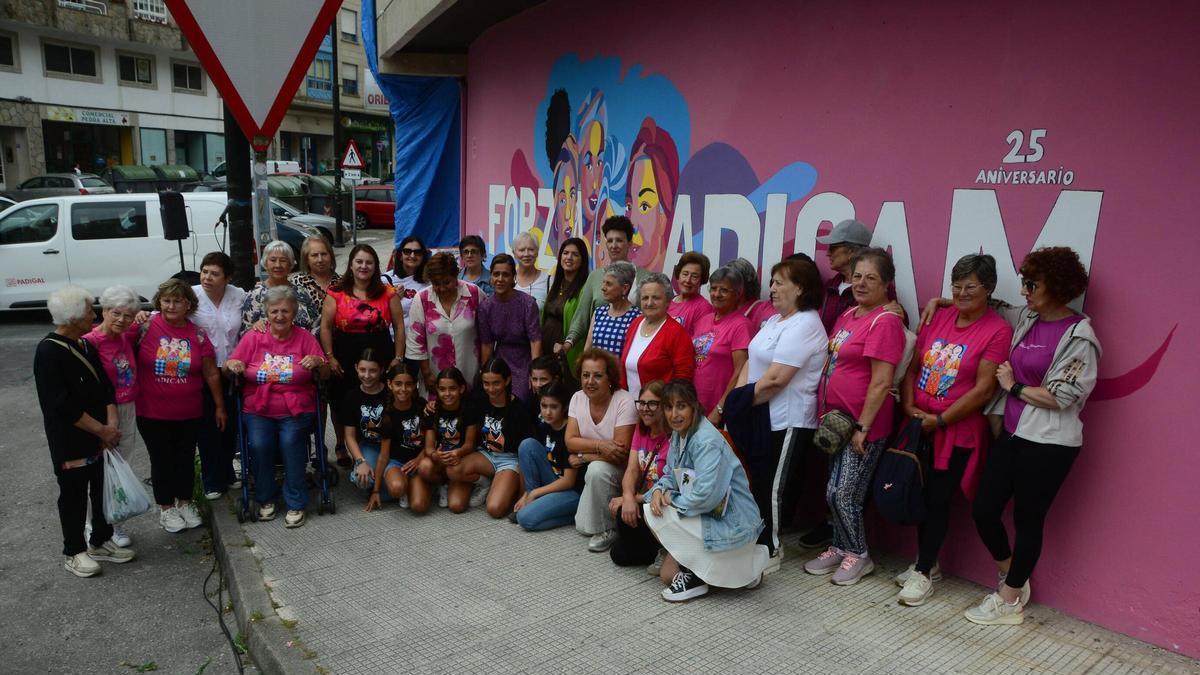 Integrantes de Adicam, representantes institucionales y colaboradoras.