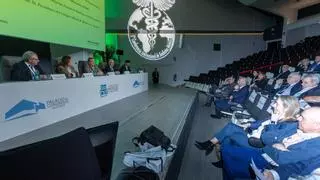 Los médicos reclaman en Alicante la mejora de condiciones laborales para evitar la fuga a otros países