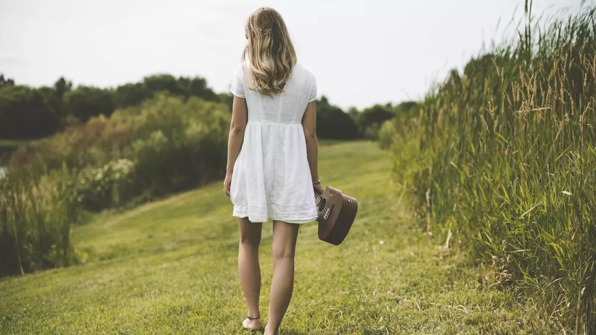 ¿Hasta qué punto es mejor vestir de blanco en verano?