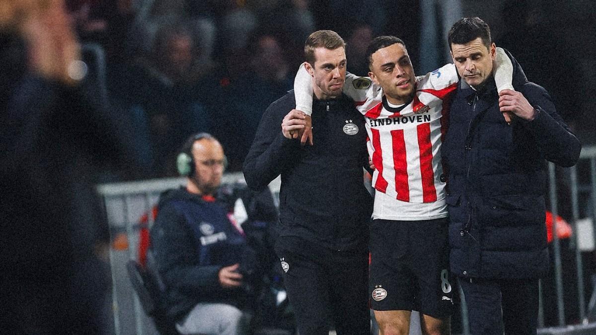 Sergiño Dest, lesionado con el PSV