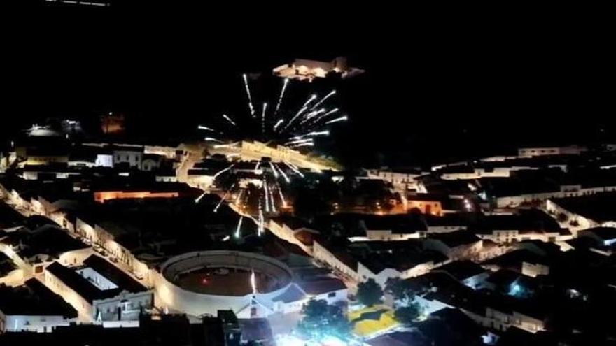 Polémica en Fuentes de León por el lanzamiento de fuegos art