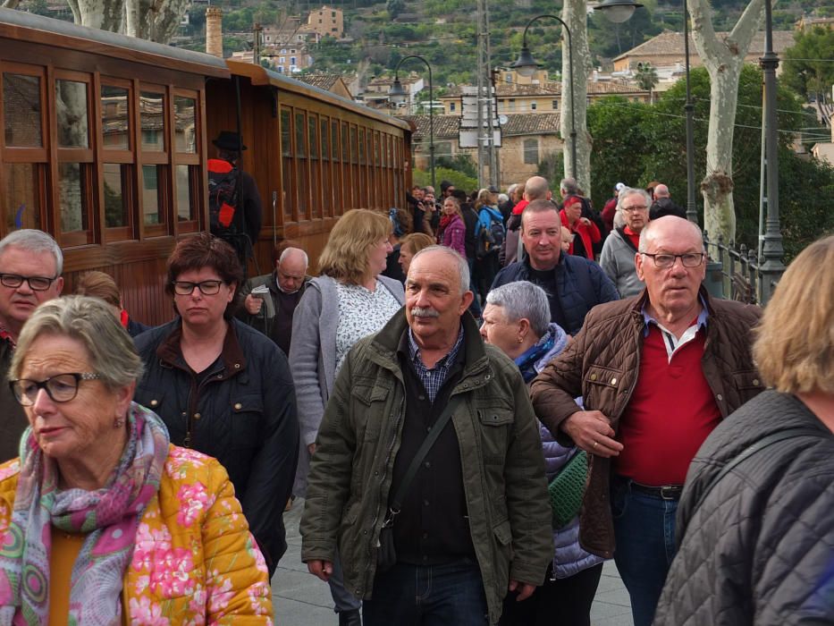 Die Touristenattraktion ist seit Donnerstag (1.2.) wieder im Einsatz: Die historische Bahn verkehrt wieder zwischen Palma de Mallorca und Sóller.