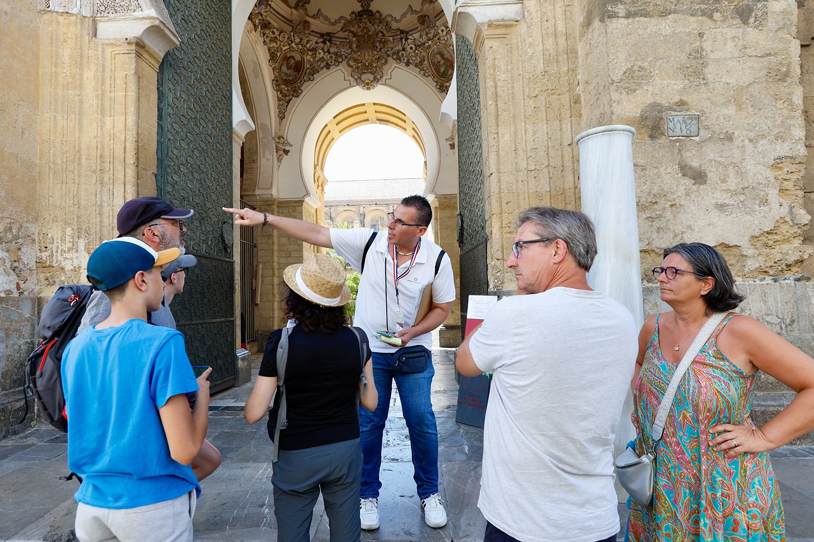Los negocios en el Casco Histórico buscan la supervivencia en el verano cordobés