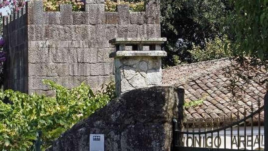 Tres ladrones asaltan una casa bodega en Tui y dejan maniatados a los dueños