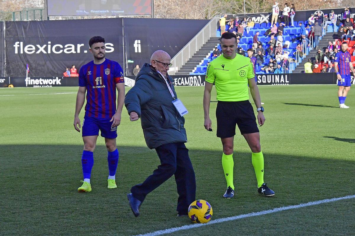 Eldense-Cádiz: El Eldense de Ponz toca fondo (1-4)