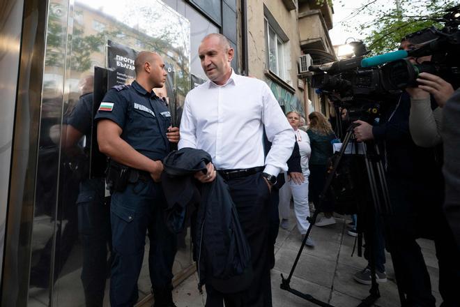 La UE acoge con cautela la victoria en Bulgaria de un nuevo líder prorruso tras la derrota de Orbán en Hungría
