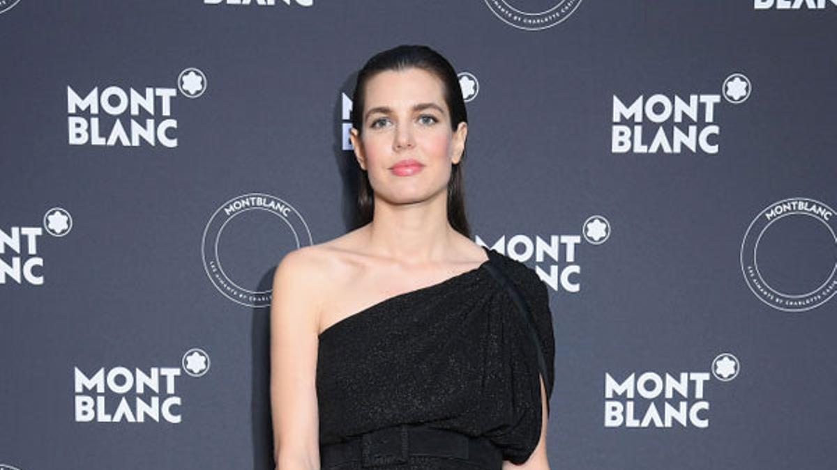 Carlota Casiraghi y el vestido negro ideal para el verano