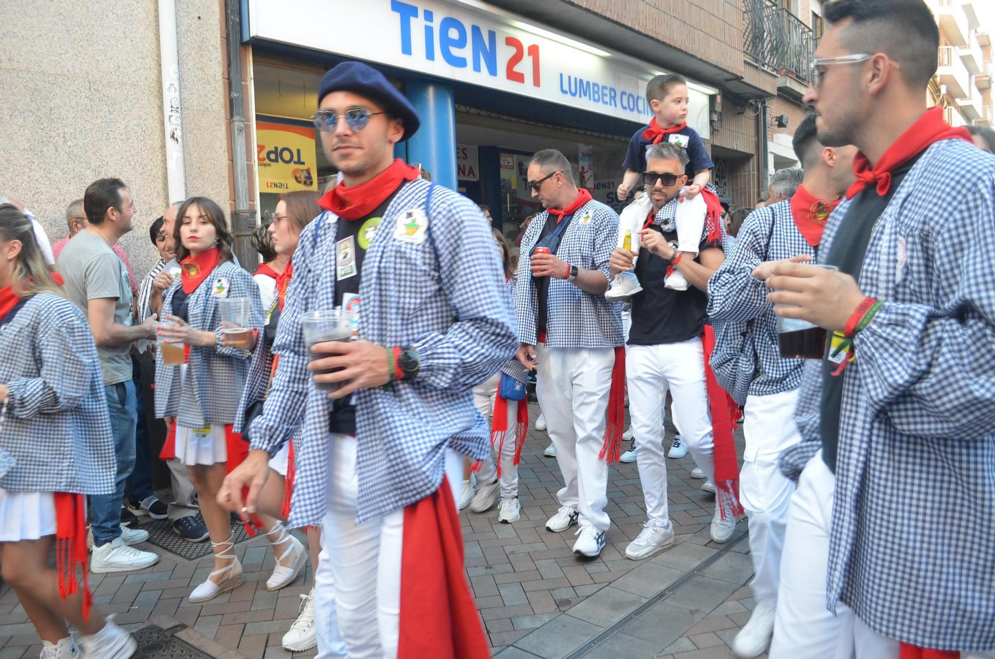 GALERÍA | Las mejores imágenes del desfile de peñas en Benavente