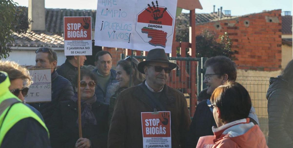 Jambrina "marcha" en su negativa a la llegada del biogás a Peleas de Abajo | ALBA PRIETO