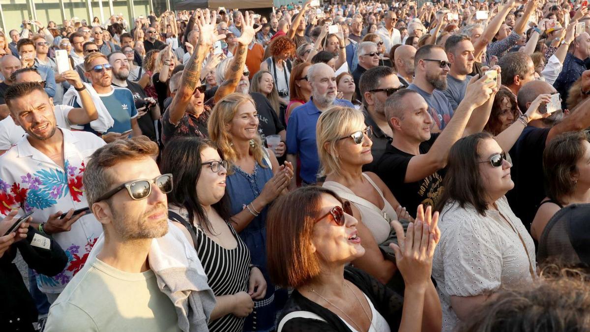 El público, entregado, en el concierto de esta tarde.