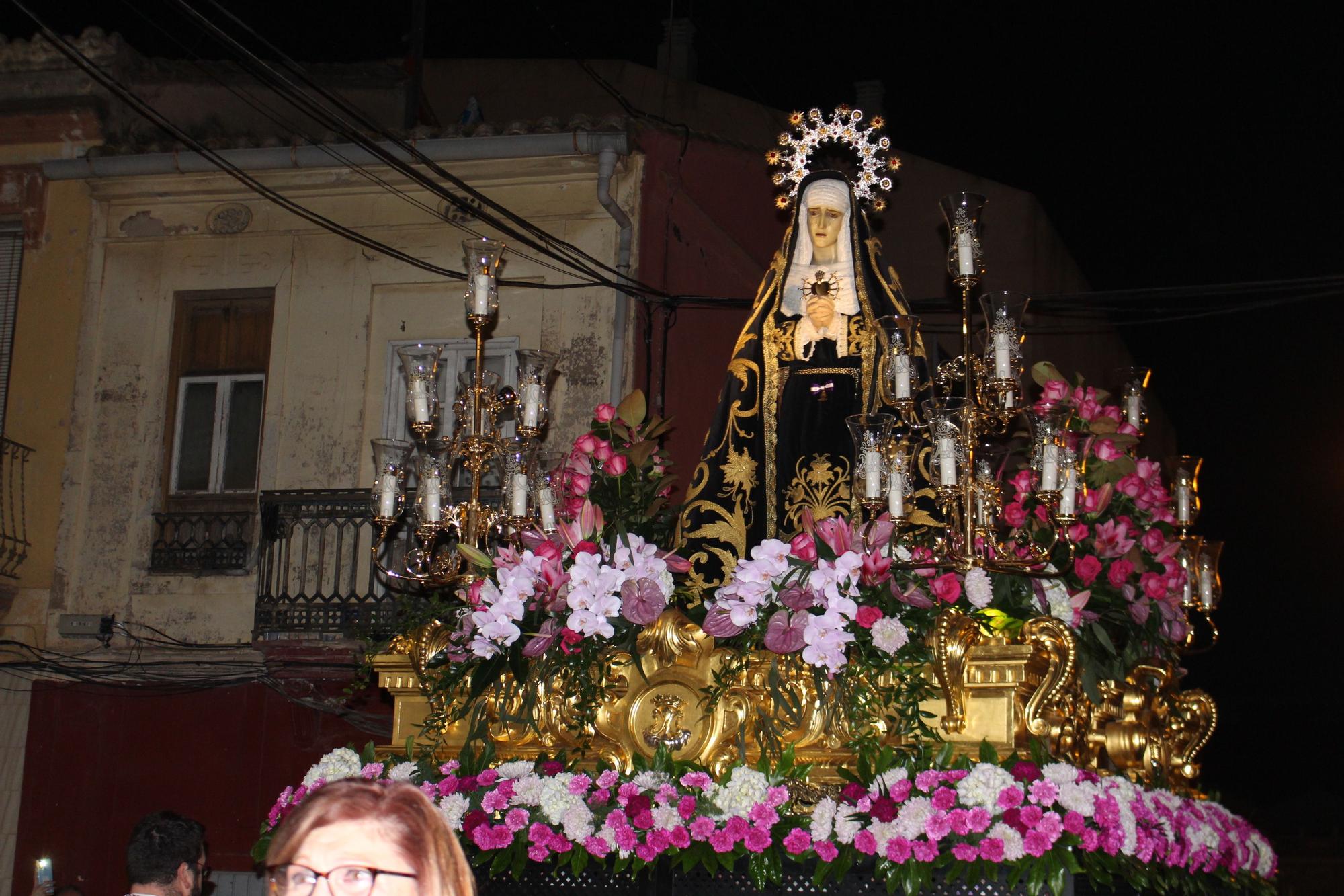 La Dolorosa del Cabanyal desfila con cinco falleras mayores de València