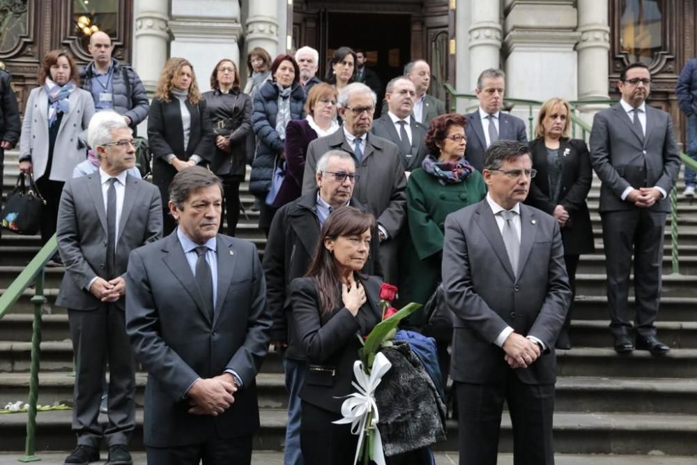 El féretro de Vicente Álvarez Areces deja la Junta del Principado