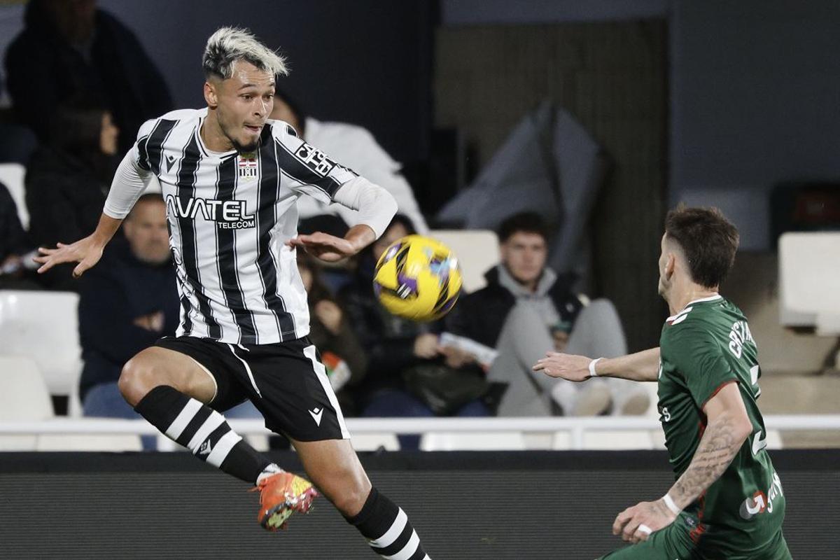 La derrota en casa del FC Cartagena frente al Eibar, en imágenes