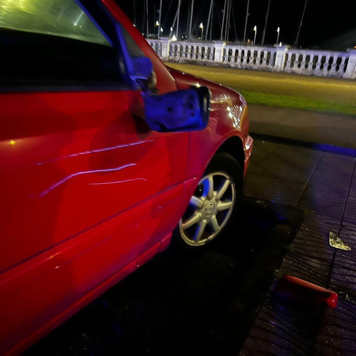 El coche vandalizado en O Ramal. | FDV