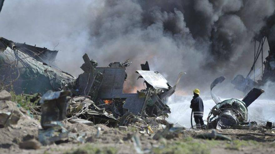 Al menos cuatro muertos y dos heridos al estrellarse un avión militar etíope en Mogadiscio