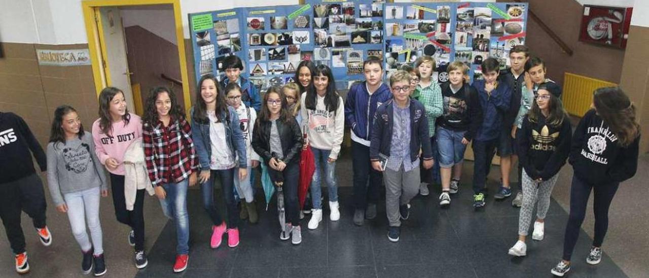 Alumnos del IES Ferro Couselo, ayer, en la jornada de inicio de curso. // Iñaki Osorio