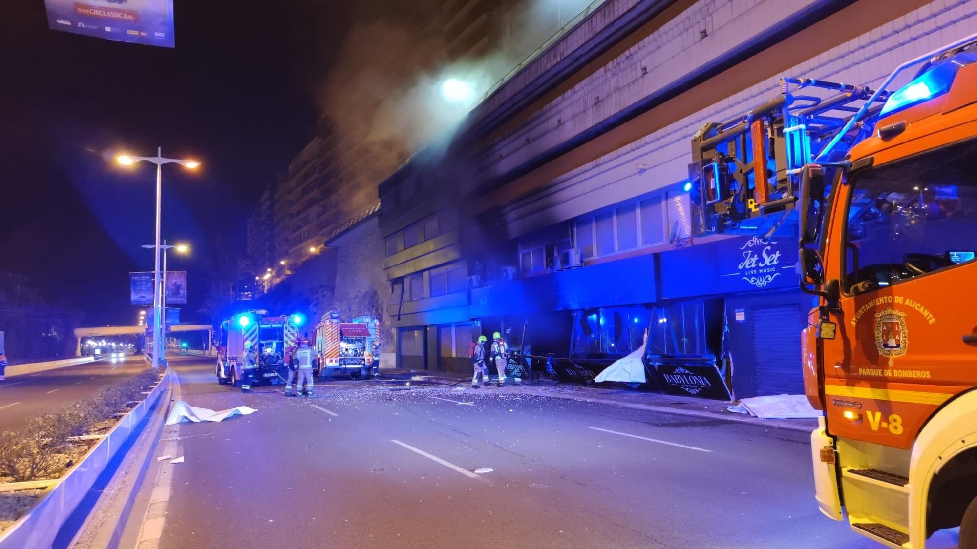 Investigan un incendio en una discoteca y un hotel de Alicante