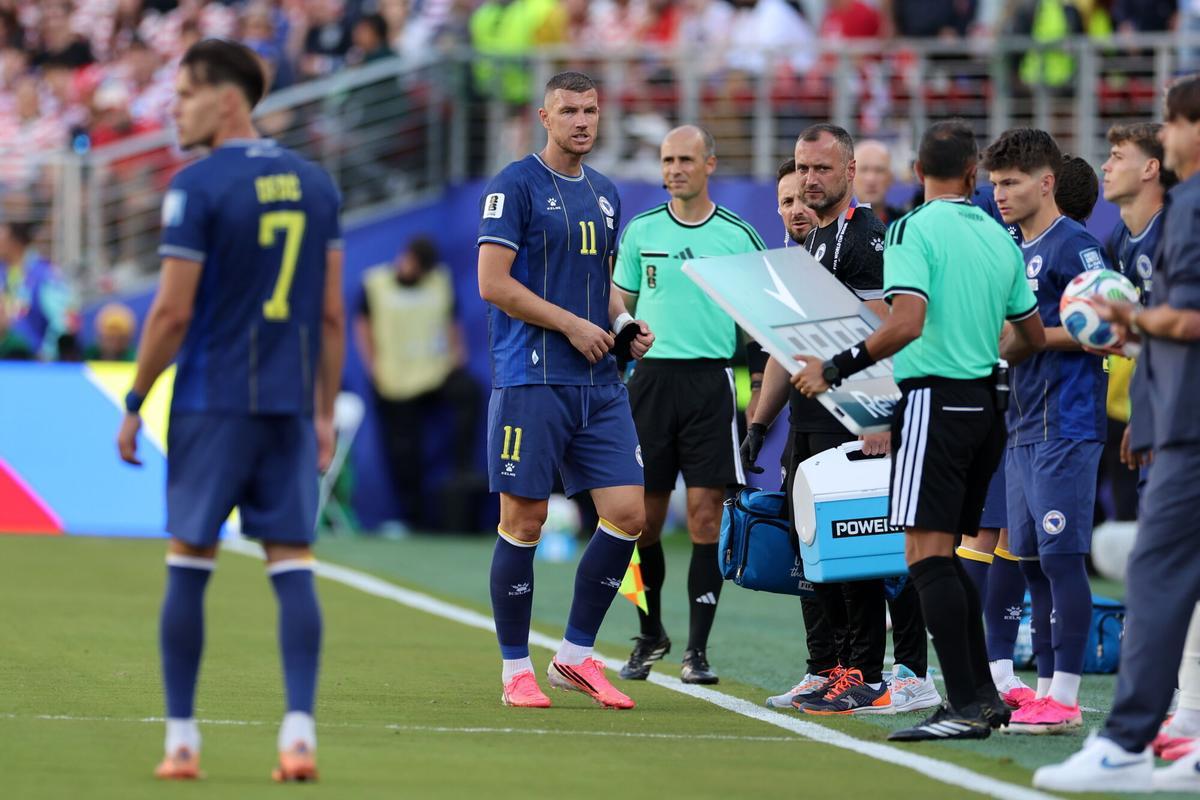 Dzeko se marchó lesionado del Estados Unidos - Bosnia-Herzegovina