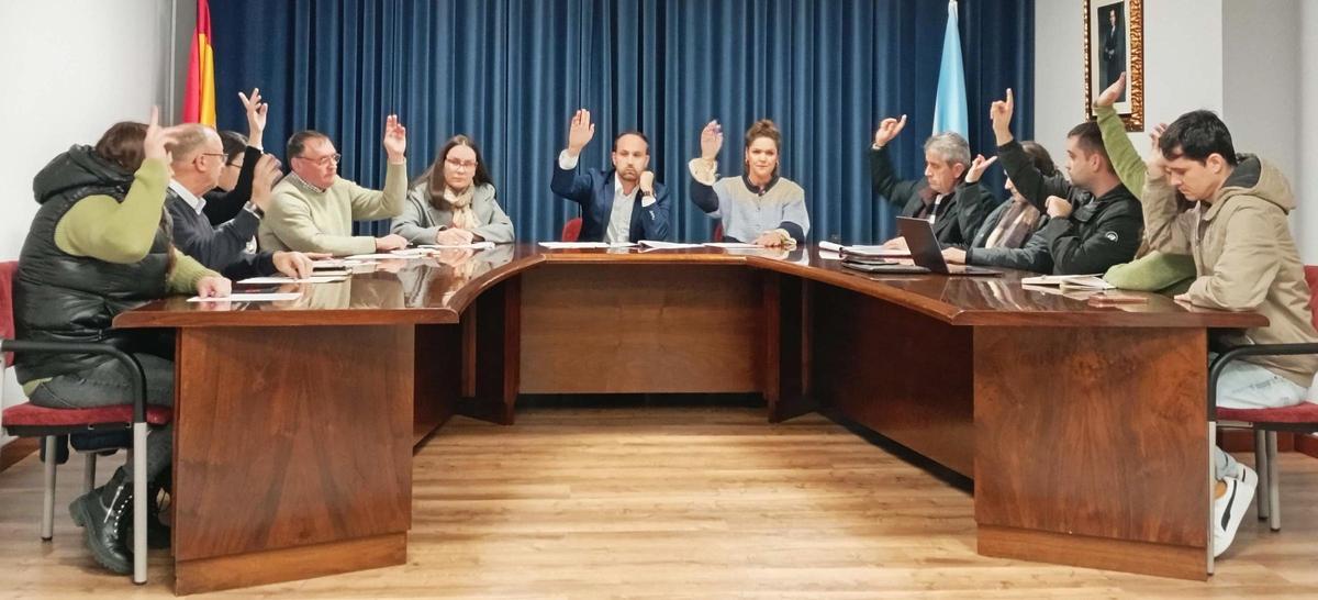 Pleno de Lousame no que se aprobaron, por unanimidade, os proxectos do POS.
