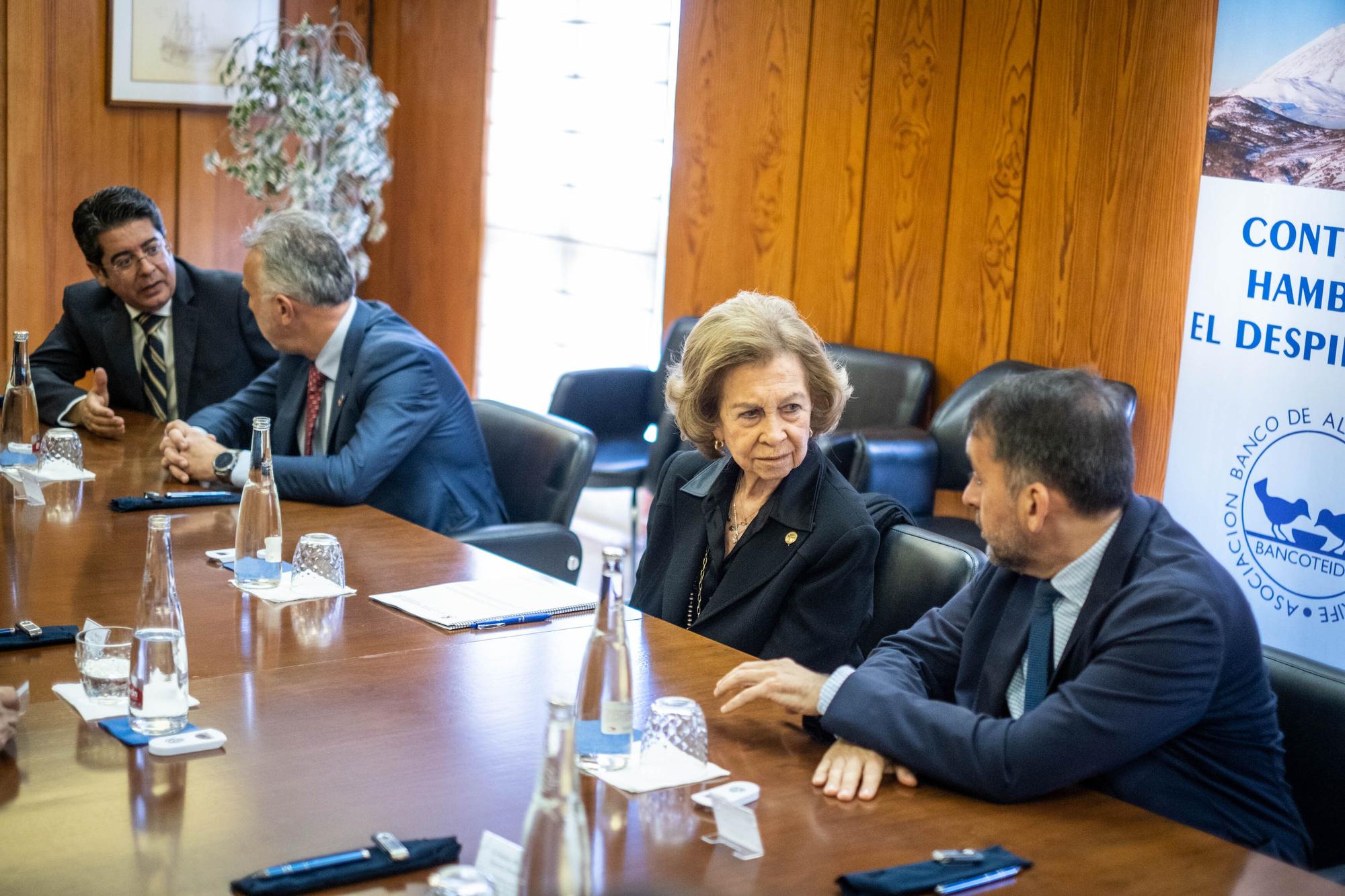 La Reina Emérita Doña Sofía los Bancos de Alimentos de Santa Cruz de Tenerife y La Palma