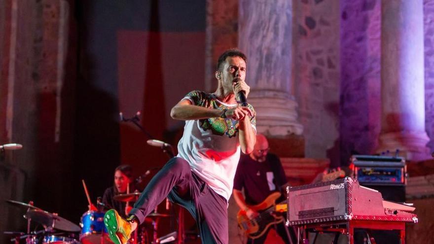 Vetusta Morla emerge tras la lluvia en el Teatro Romano de Mérida