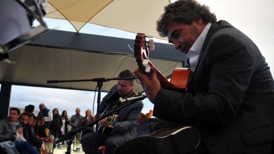 El concierto del ciclo &quot;Os Xoves de Códax&quot; ofrecido ayer en la bodega Martín Códax. // Iñaki Abella