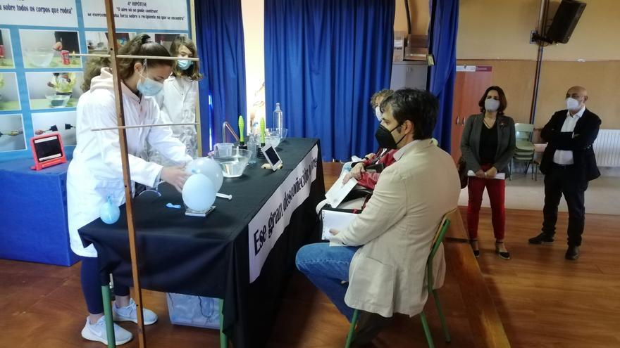 Mochilas pontevedresas para agasajar a los alumnos de Pontenciencia