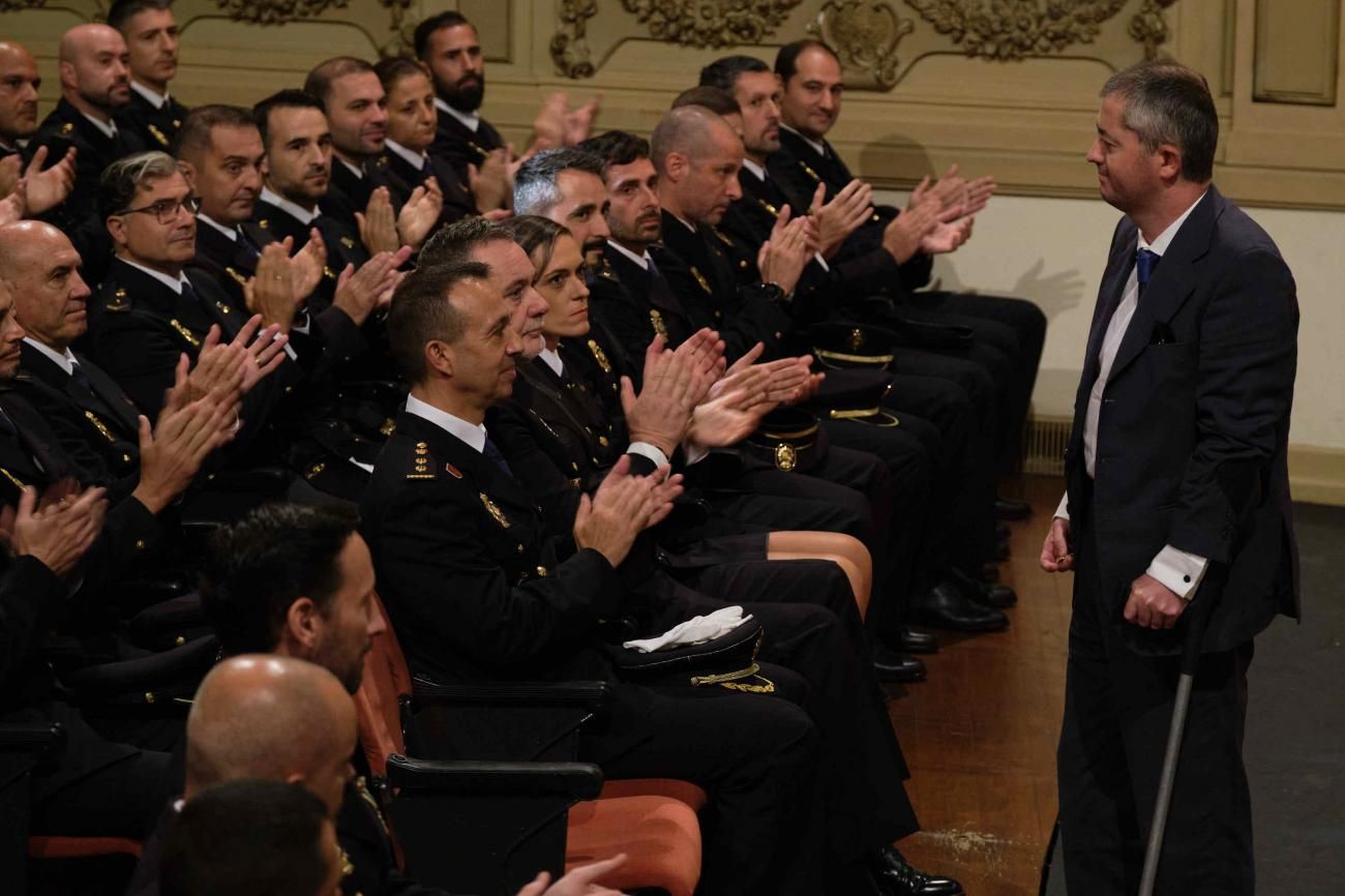 Acto Institucional de la Policía Nacional en el Teatro Guimerá