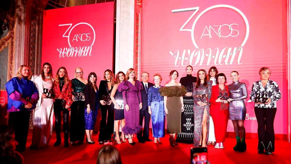 Foto de familia de los Premios Woman 2022