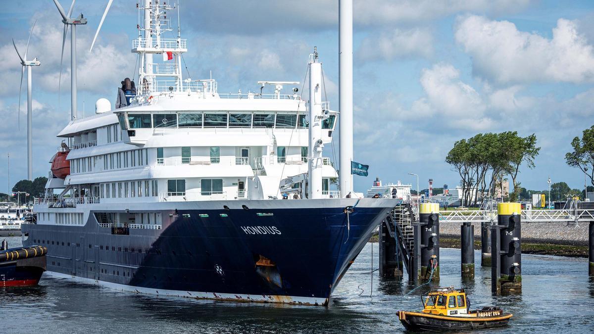 Barco "MV Hondius", crucero en el que surgió el brote de hantavirus.