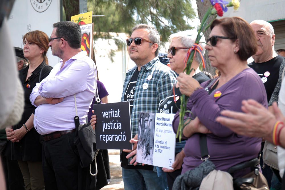 Homenaje a los fusilados en el cementerio de Paterna