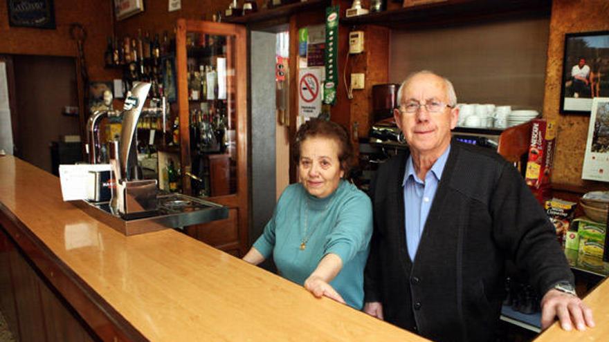 Los fundadores de la taberna de Ouzande, Elsa Gestoso Salvado y Manuel Porto Paramá.  // Bernabé/Luismy