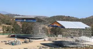 Últimos preparativos para la celebración del Festival Cala Mijas