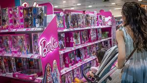 Els anuncis de les joguines són menys sexistes, però més bèl·lics